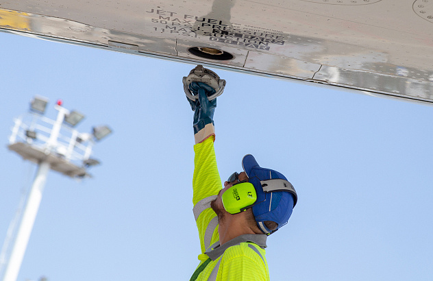 Jet A-1 i Avgas 100 LL na lotnisku LUZ